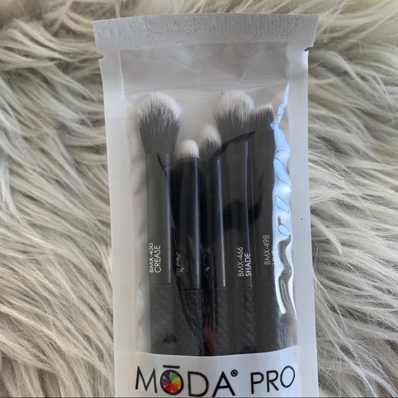Moda PRO 5 Piece Deluxe Eye Kit - Picture 3 of 4